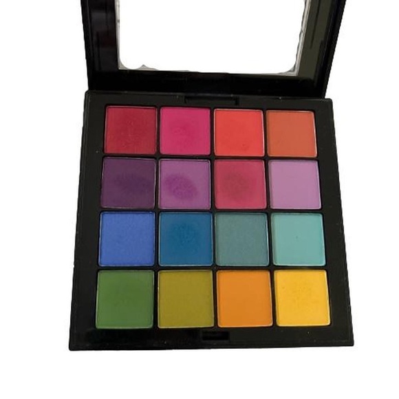 (🌸2/$12) nyx eyeshadow palette - Picture 2 of 2